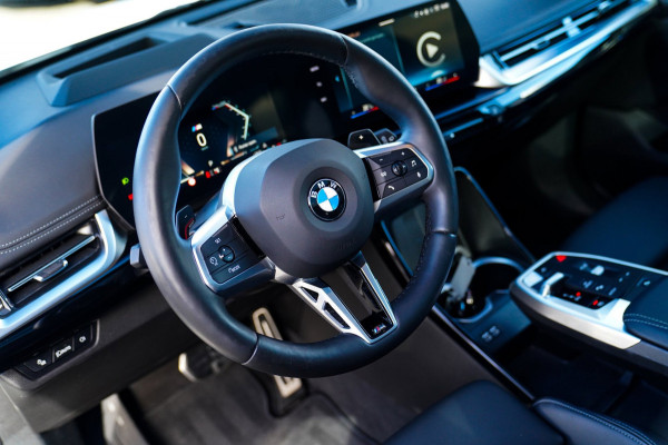 BMW X1 SDrive18i | Massage | Trekhaak | 360 camera | Harman/Kardon | Panorama | HuD | Stoelverwarming | Adaptieve Cruise Control