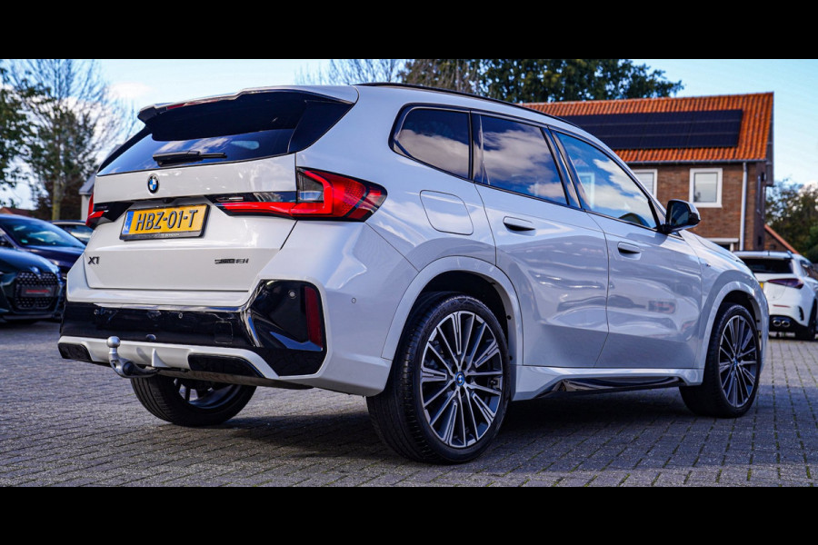 BMW X1 SDrive18i | Massage | Trekhaak | 360 camera | Harman/Kardon | Panorama | HuD | Stoelverwarming | Adaptieve Cruise Control