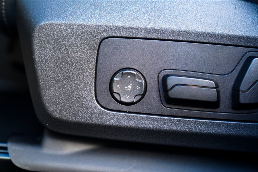 BMW X1 SDrive18i | Massage | Trekhaak | 360 camera | Harman/Kardon | Panorama | HuD | Stoelverwarming | Adaptieve Cruise Control