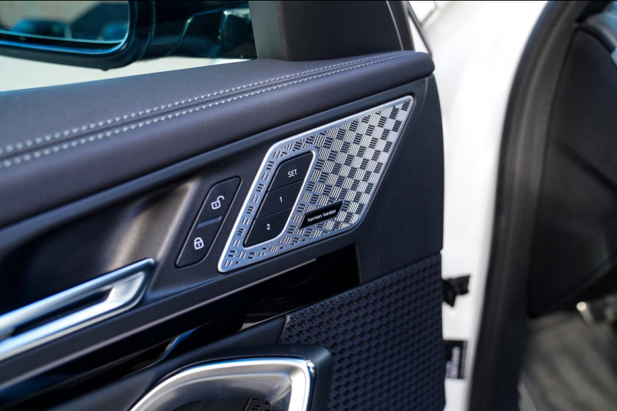 BMW X1 SDrive18i | Massage | Trekhaak | 360 camera | Harman/Kardon | Panorama | HuD | Stoelverwarming | Adaptieve Cruise Control