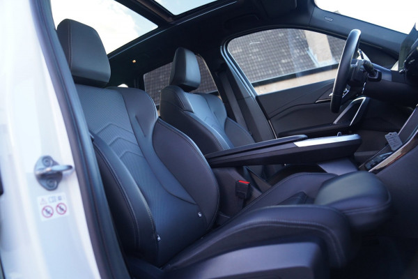 BMW X1 SDrive18i | Massage | Trekhaak | 360 camera | Harman/Kardon | Panorama | HuD | Stoelverwarming | Adaptieve Cruise Control