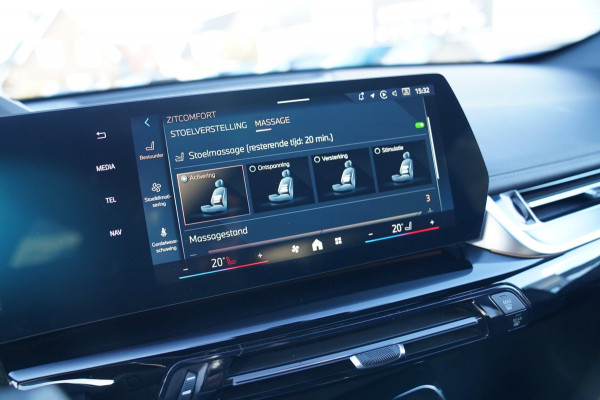 BMW X1 SDrive18i | Massage | Trekhaak | 360 camera | Harman/Kardon | Panorama | HuD | Stoelverwarming | Adaptieve Cruise Control