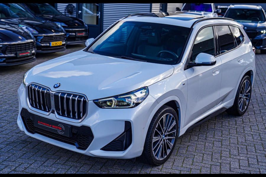 BMW X1 SDrive18i | Massage | Trekhaak | 360 camera | Harman/Kardon | Panorama | HuD | Stoelverwarming | Adaptieve Cruise Control