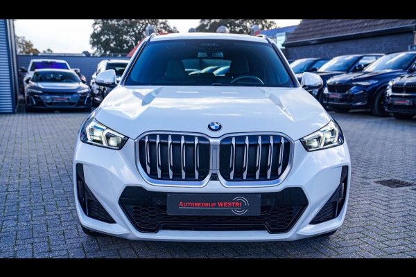 BMW X1 SDrive18i | Massage | Trekhaak | 360 camera | Harman/Kardon | Panorama | HuD | Stoelverwarming | Adaptieve Cruise Control