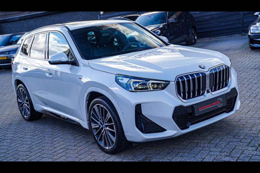 BMW X1 SDrive18i | Massage | Trekhaak | 360 camera | Harman/Kardon | Panorama | HuD | Stoelverwarming | Adaptieve Cruise Control