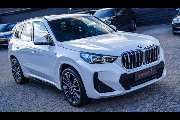 BMW X1 SDrive18i | Massage | Trekhaak | 360 camera | Harman/Kardon | Panorama | HuD | Stoelverwarming | Adaptieve Cruise Control