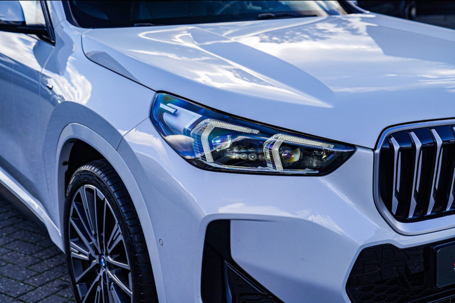 BMW X1 SDrive18i | Massage | Trekhaak | 360 camera | Harman/Kardon | Panorama | HuD | Stoelverwarming | Adaptieve Cruise Control