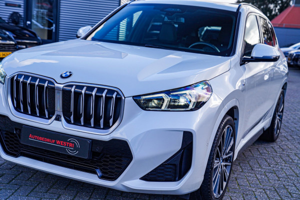 BMW X1 SDrive18i | Massage | Trekhaak | 360 camera | Harman/Kardon | Panorama | HuD | Stoelverwarming | Adaptieve Cruise Control