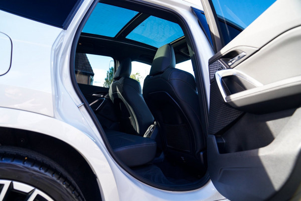 BMW X1 SDrive18i | Massage | Trekhaak | 360 camera | Harman/Kardon | Panorama | HuD | Stoelverwarming | Adaptieve Cruise Control