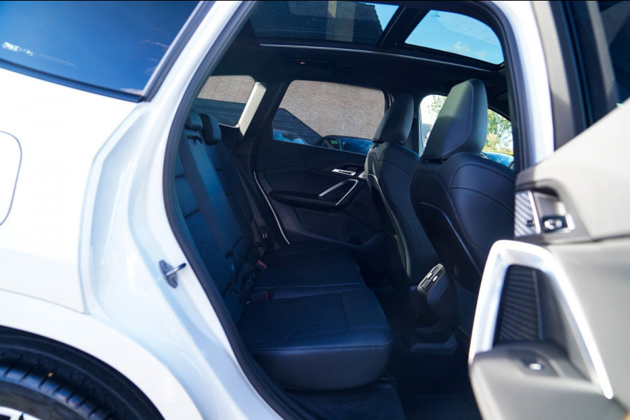 BMW X1 SDrive18i | Massage | Trekhaak | 360 camera | Harman/Kardon | Panorama | HuD | Stoelverwarming | Adaptieve Cruise Control