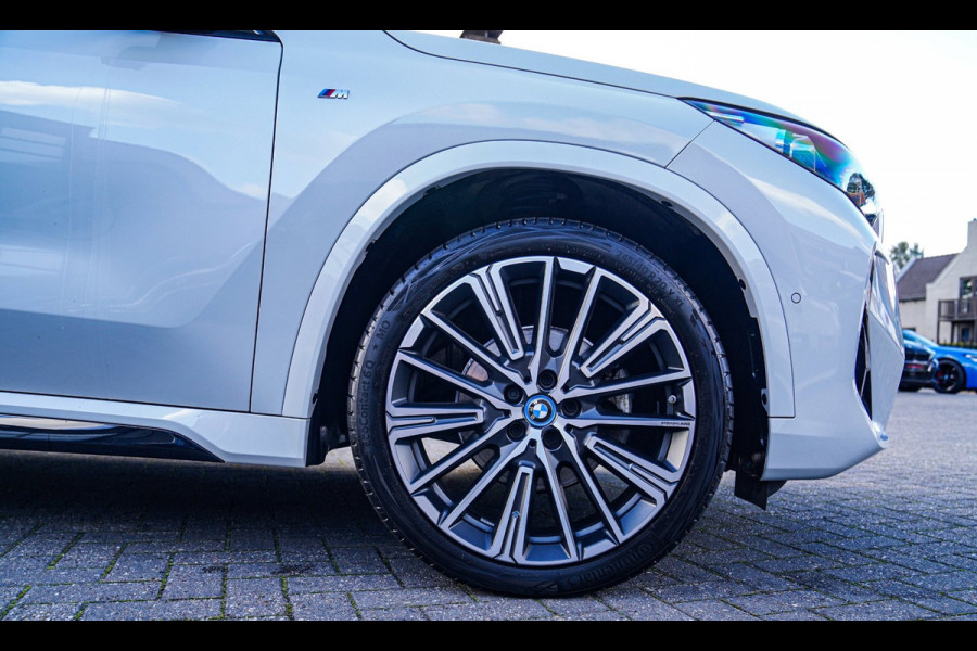 BMW X1 SDrive18i | Massage | Trekhaak | 360 camera | Harman/Kardon | Panorama | HuD | Stoelverwarming | Adaptieve Cruise Control