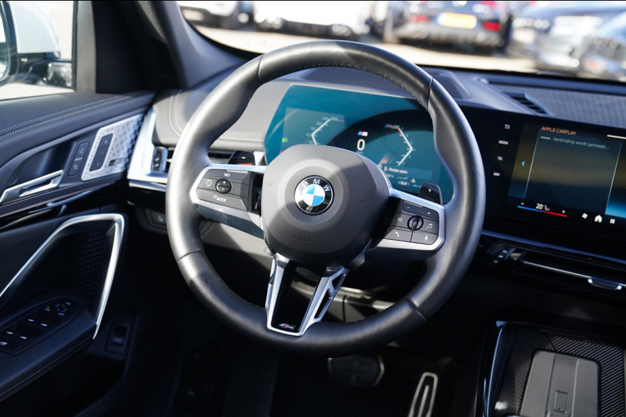 BMW X1 SDrive18i | Massage | Trekhaak | 360 camera | Harman/Kardon | Panorama | HuD | Stoelverwarming | Adaptieve Cruise Control
