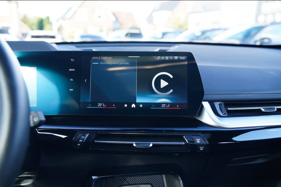 BMW X1 SDrive18i | Massage | Trekhaak | 360 camera | Harman/Kardon | Panorama | HuD | Stoelverwarming | Adaptieve Cruise Control