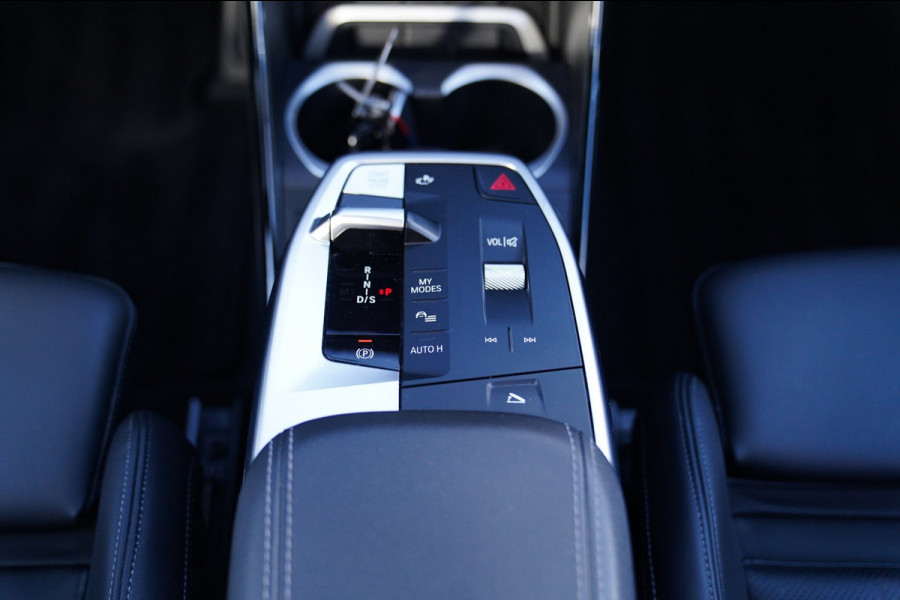 BMW X1 SDrive18i | Massage | Trekhaak | 360 camera | Harman/Kardon | Panorama | HuD | Stoelverwarming | Adaptieve Cruise Control