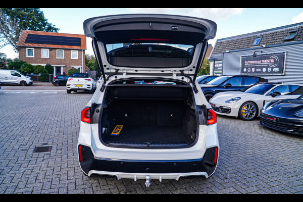 BMW X1 SDrive18i | Massage | Trekhaak | 360 camera | Harman/Kardon | Panorama | HuD | Stoelverwarming | Adaptieve Cruise Control