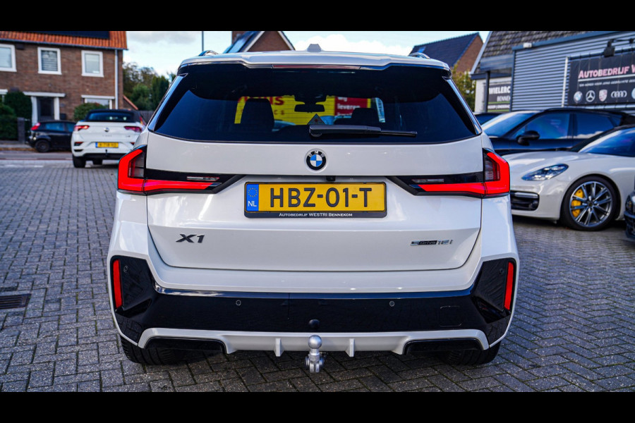 BMW X1 SDrive18i | Massage | Trekhaak | 360 camera | Harman/Kardon | Panorama | HuD | Stoelverwarming | Adaptieve Cruise Control