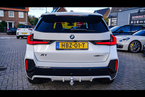 BMW X1 SDrive18i | Massage | Trekhaak | 360 camera | Harman/Kardon | Panorama | HuD | Stoelverwarming | Adaptieve Cruise Control