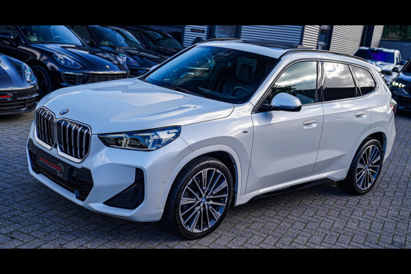BMW X1 SDrive18i | Massage | Trekhaak | 360 camera | Harman/Kardon | Panorama | HuD | Stoelverwarming | Adaptieve Cruise Control
