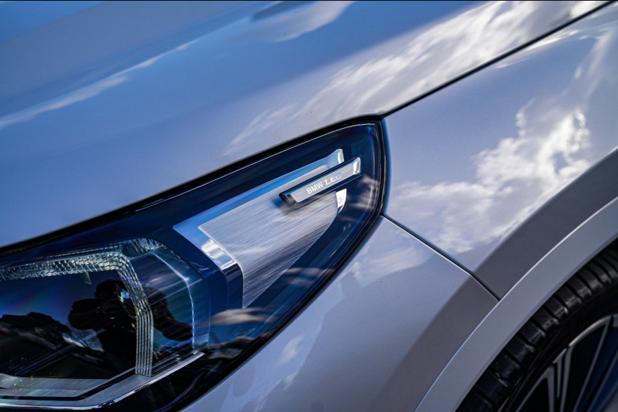 BMW X1 SDrive18i | Massage | Trekhaak | 360 camera | Harman/Kardon | Panorama | HuD | Stoelverwarming | Adaptieve Cruise Control