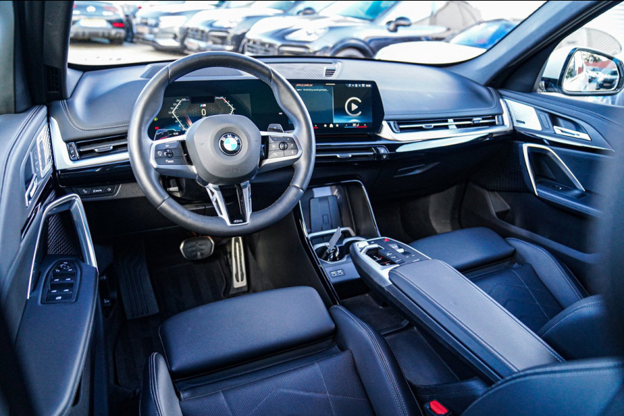BMW X1 SDrive18i | Massage | Trekhaak | 360 camera | Harman/Kardon | Panorama | HuD | Stoelverwarming | Adaptieve Cruise Control
