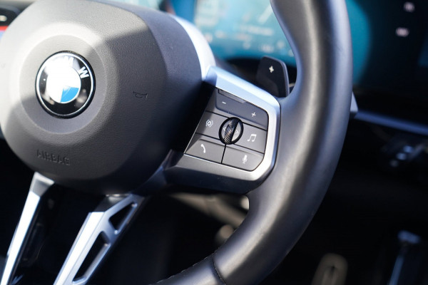 BMW X1 SDrive18i | Massage | Trekhaak | 360 camera | Harman/Kardon | Panorama | HuD | Stoelverwarming | Adaptieve Cruise Control
