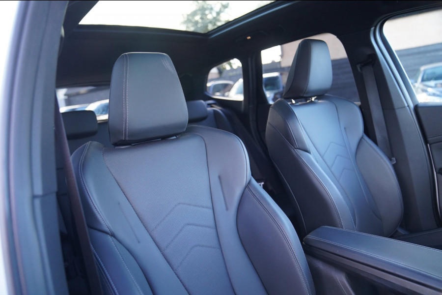 BMW X1 SDrive18i | Massage | Trekhaak | 360 camera | Harman/Kardon | Panorama | HuD | Stoelverwarming | Adaptieve Cruise Control