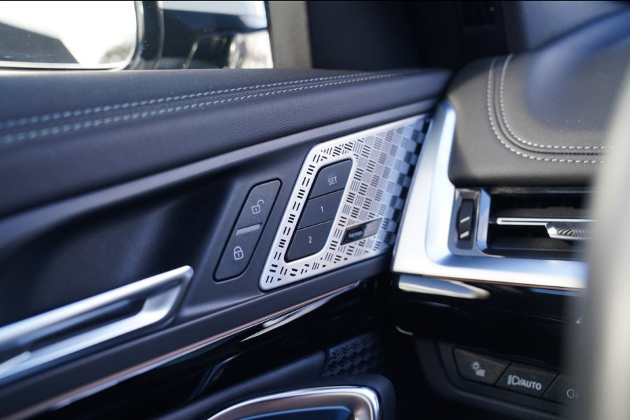 BMW X1 SDrive18i | Massage | Trekhaak | 360 camera | Harman/Kardon | Panorama | HuD | Stoelverwarming | Adaptieve Cruise Control