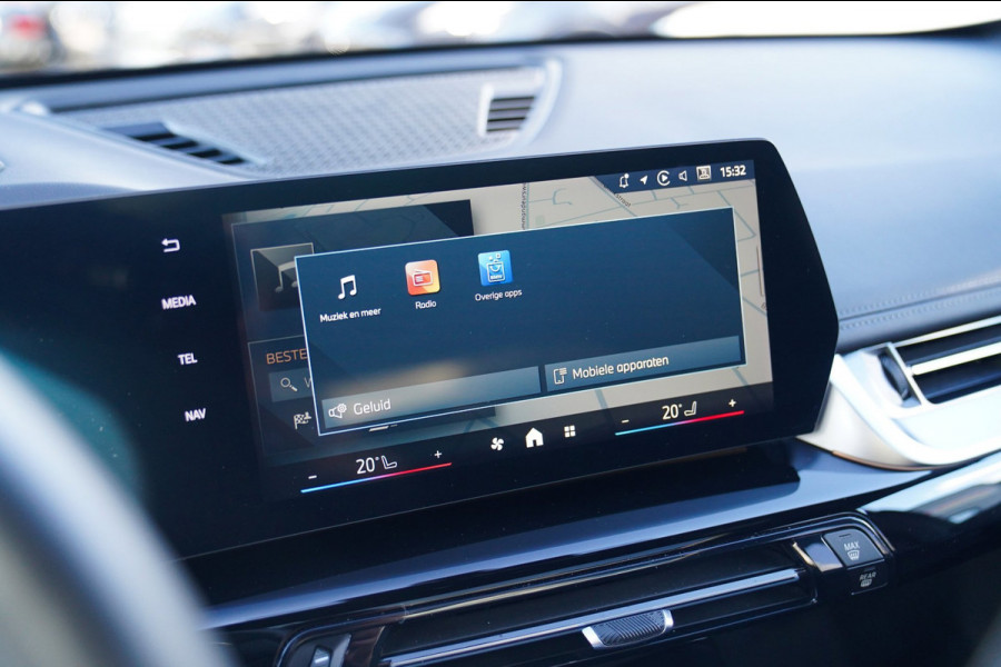 BMW X1 SDrive18i | Massage | Trekhaak | 360 camera | Harman/Kardon | Panorama | HuD | Stoelverwarming | Adaptieve Cruise Control