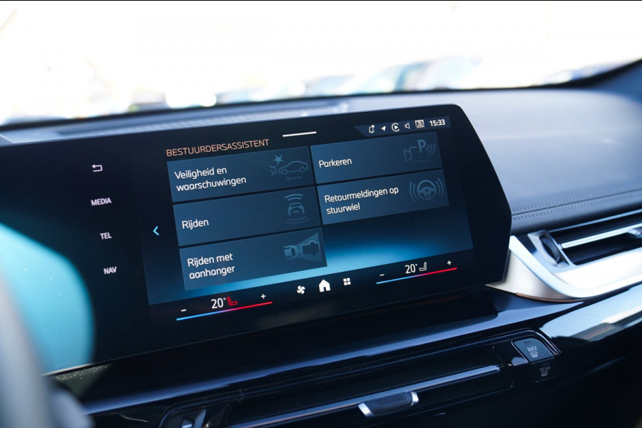 BMW X1 SDrive18i | Massage | Trekhaak | 360 camera | Harman/Kardon | Panorama | HuD | Stoelverwarming | Adaptieve Cruise Control