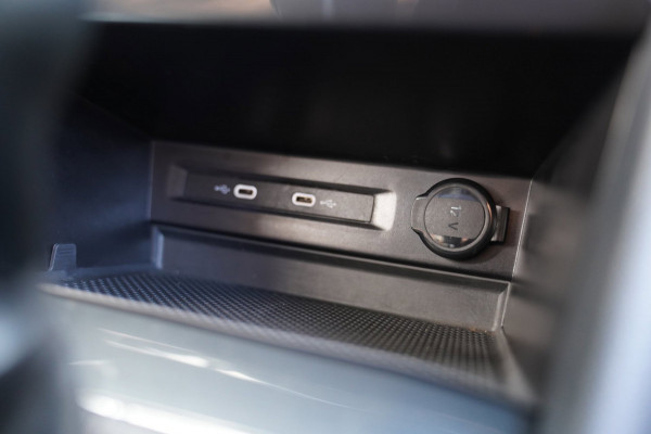 Volkswagen Tiguan 1.5 TSI Life Business|Prijs rijklaar incl. 12 mnd garantie|Stoel/stuurverwarming Camera LMV PDC Carplay DAB