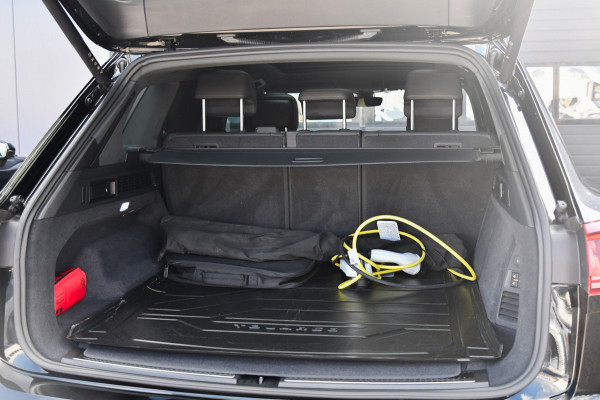 Volkswagen Touareg 3.0 TSi eHybrid 4MOTION R-Line, Nachtzicht, Massage, Softclose, Luchtv, Dynaudio, Koeling, HUD, 360, Pano!