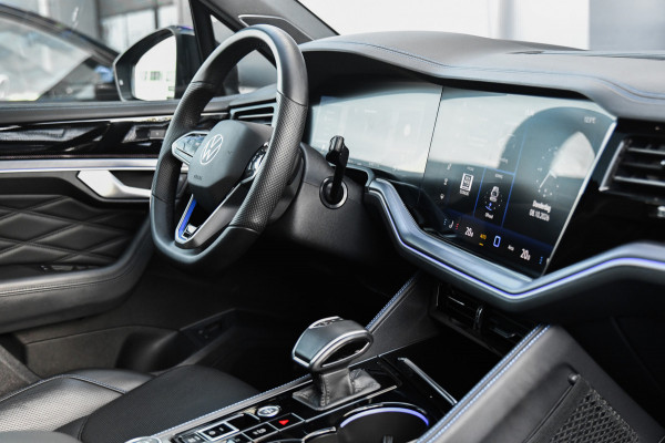Volkswagen Touareg 3.0 TSi eHybrid 4MOTION R-Line, Nachtzicht, Massage, Softclose, Luchtv, Dynaudio, Koeling, HUD, 360, Pano!