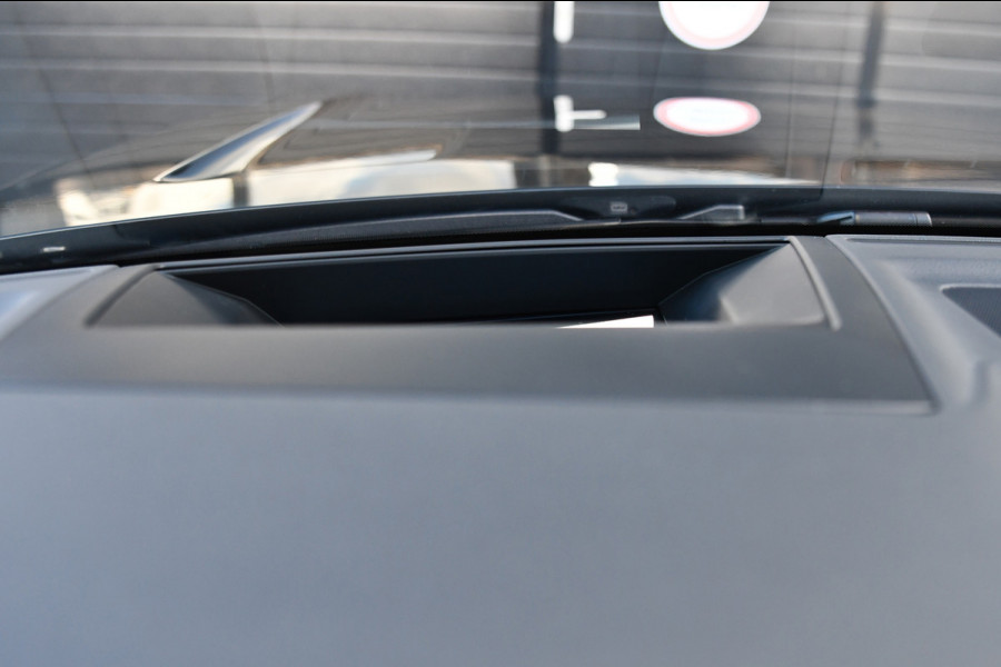 Volkswagen Touareg 3.0 TSi eHybrid 4MOTION R-Line, Nachtzicht, Massage, Softclose, Luchtv, Dynaudio, Koeling, HUD, 360, Pano!