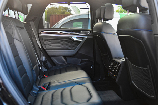 Volkswagen Touareg 3.0 TSi eHybrid 4MOTION R-Line, Nachtzicht, Massage, Softclose, Luchtv, Dynaudio, Koeling, HUD, 360, Pano!