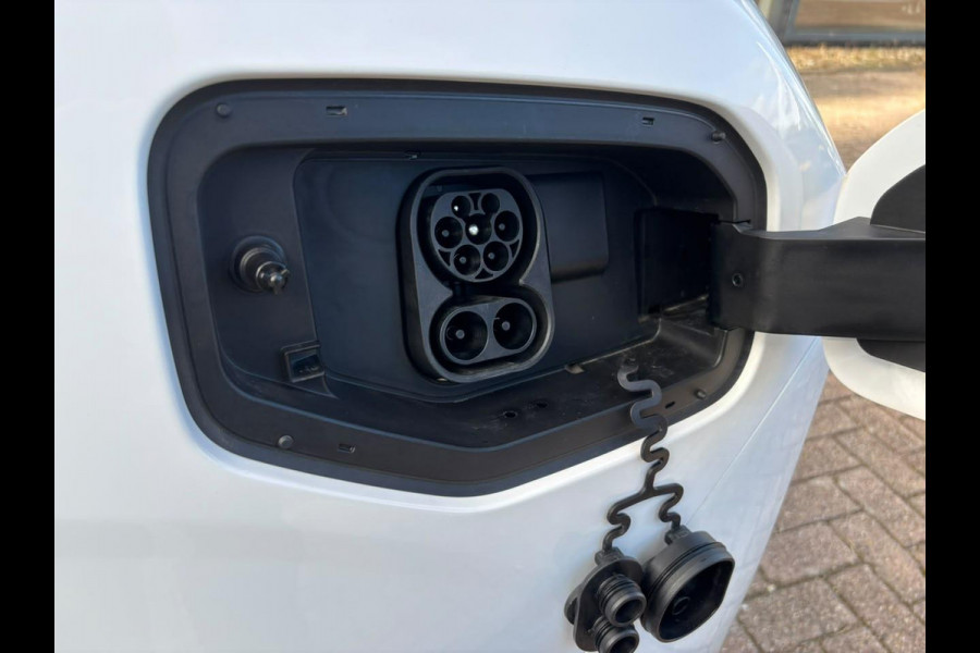 Farizon SV L2H2 231PK | Trekhaak | Hoog dak | Adaptive Cruise Control | 2.000 kg trekgewicht | Stoelverwarming | 360 graden camera
