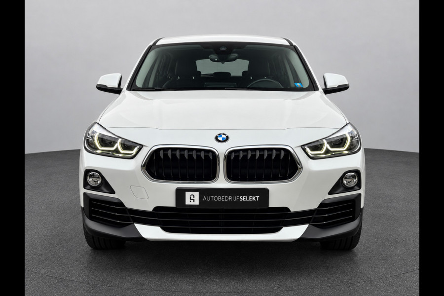 BMW X2 SDrive18i | Trekhaak | Camera | LED | Groot scherm | Navi | Stoelverwarming | Bluetooth