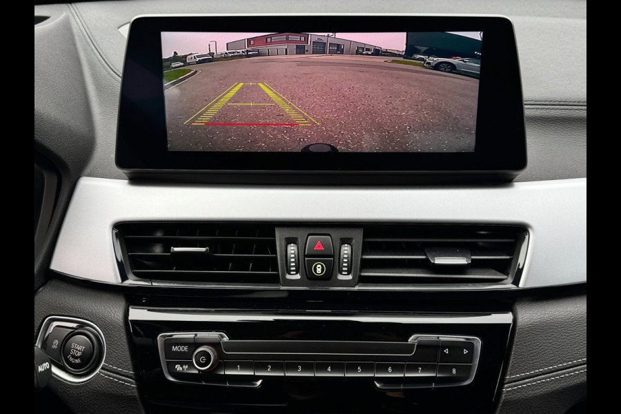 BMW X2 SDrive18i | Trekhaak | Camera | LED | Groot scherm | Navi | Stoelverwarming | Bluetooth