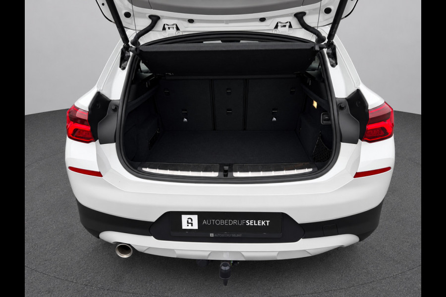 BMW X2 SDrive18i | Trekhaak | Camera | LED | Groot scherm | Navi | Stoelverwarming | Bluetooth