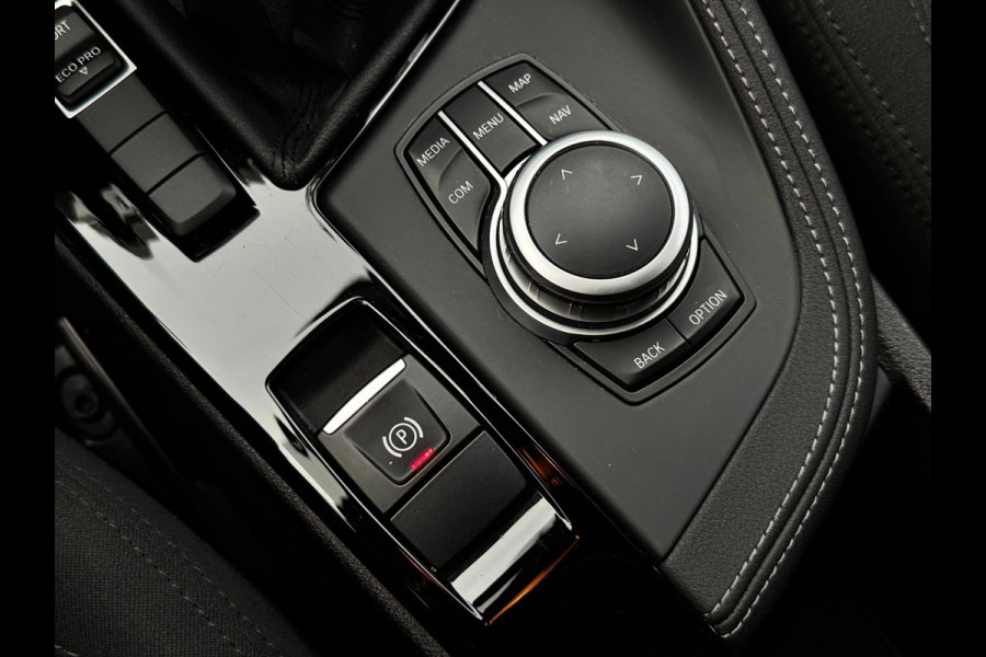BMW X2 SDrive18i | Trekhaak | Camera | LED | Groot scherm | Navi | Stoelverwarming | Bluetooth