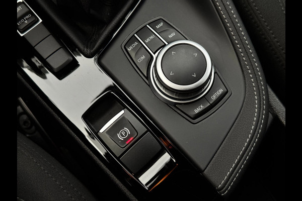 BMW X2 SDrive18i | Trekhaak | Camera | LED | Groot scherm | Navi | Stoelverwarming | Bluetooth