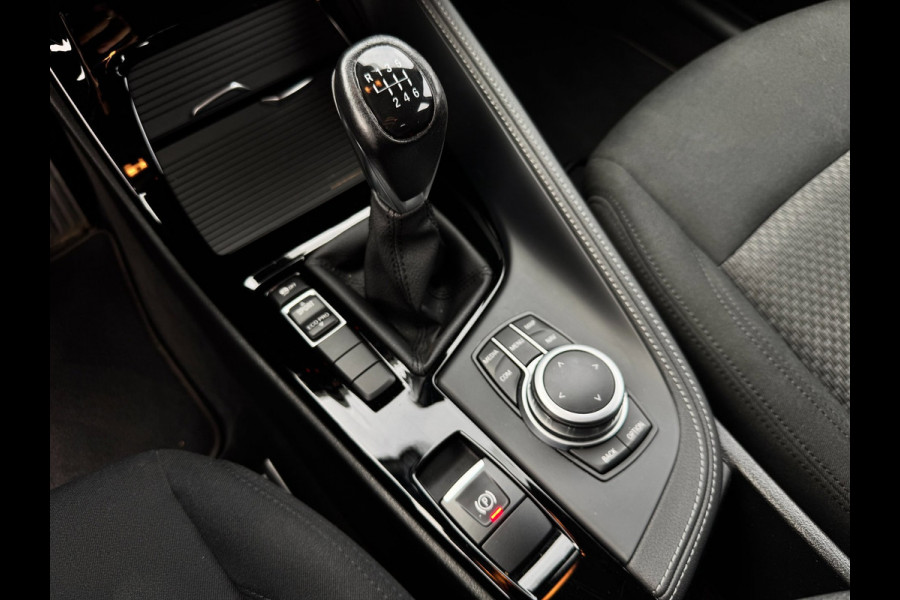 BMW X2 SDrive18i | Trekhaak | Camera | LED | Groot scherm | Navi | Stoelverwarming | Bluetooth