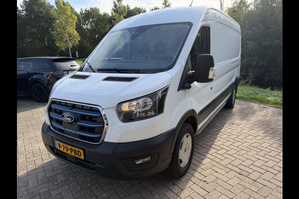 Ford E-Transit 350 L3H2 Trend 68 kWh | 162| 184pk Ford DEMO in Heerenveen |Laadruimte beschermingspakket | Safety Comfort Pack 1 | Trekhaakvoorbereiding | Acceleratie controle | Centrale dubbele vergrendeling | Keyless Entry en Start | Reservewiel | All Weather tires | Navigation Pack | 100 km/h begrenzer | Pro Power Onboard | LED laadruimteverlichting | Vehicle Integration System