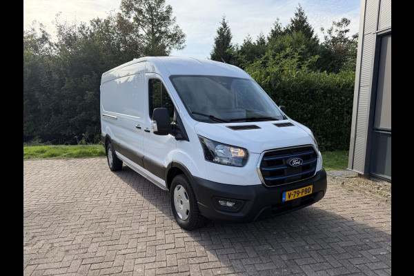 Ford E-Transit 350 L3H2 Trend 68 kWh | 162| 184pk Ford DEMO in Heerenveen |Laadruimte beschermingspakket | Safety Comfort Pack 1 | Trekhaakvoorbereiding | Acceleratie controle | Centrale dubbele vergrendeling | Keyless Entry en Start | Reservewiel | All Weather tires | Navigation Pack | 100 km/h begrenzer | Pro Power Onboard | LED laadruimteverlichting | Vehicle Integration System