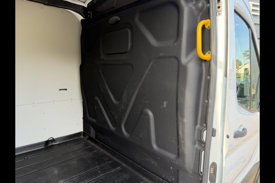 Ford E-Transit 350 L3H2 Trend 68 kWh | 162| 184pk Ford DEMO in Heerenveen |Laadruimte beschermingspakket | Safety Comfort Pack 1 | Trekhaakvoorbereiding | Acceleratie controle | Centrale dubbele vergrendeling | Keyless Entry en Start | Reservewiel | All Weather tires | Navigation Pack | 100 km/h begrenzer | Pro Power Onboard | LED laadruimteverlichting | Vehicle Integration System