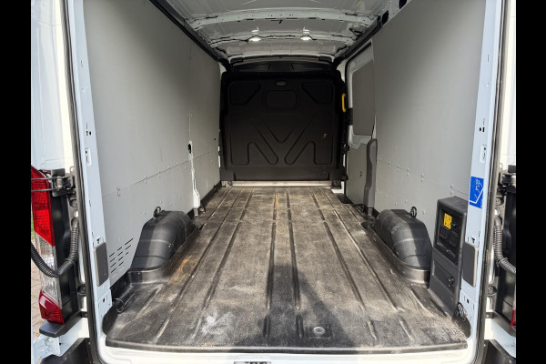 Ford E-Transit 350 L3H2 Trend 68 kWh | 162| 184pk Ford DEMO in Heerenveen |Laadruimte beschermingspakket | Safety Comfort Pack 1 | Trekhaakvoorbereiding | Acceleratie controle | Centrale dubbele vergrendeling | Keyless Entry en Start | Reservewiel | All Weather tires | Navigation Pack | 100 km/h begrenzer | Pro Power Onboard | LED laadruimteverlichting | Vehicle Integration System