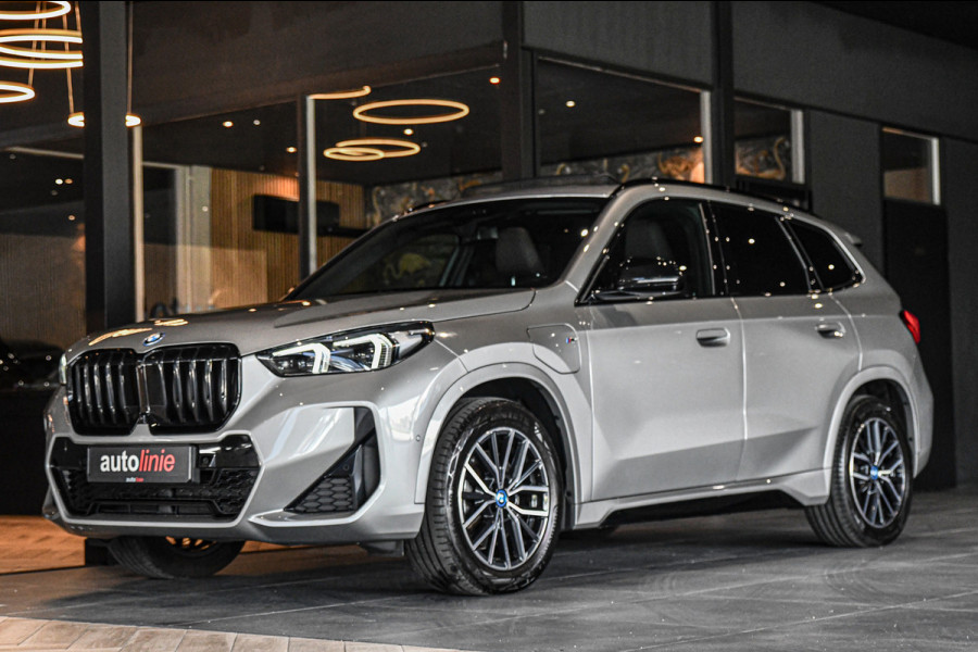 BMW X1 XDrive30e M Sport, Panorama, H.Kardon, Memory, 360, HUD, Ambiente, Trekhaak, Carplay!