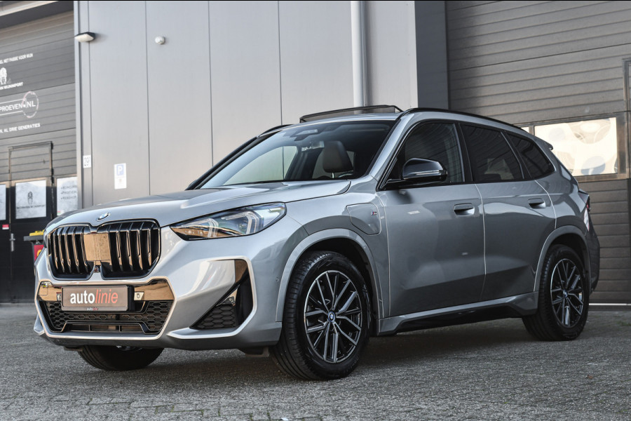 BMW X1 XDrive30e M Sport, Panorama, H.Kardon, Memory, 360, HUD, Ambiente, Trekhaak, Carplay!