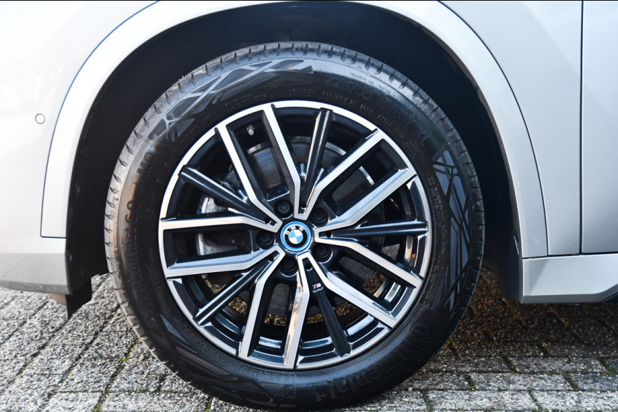 BMW X1 XDrive30e M Sport, Panorama, H.Kardon, Memory, 360, HUD, Ambiente, Trekhaak, Carplay!