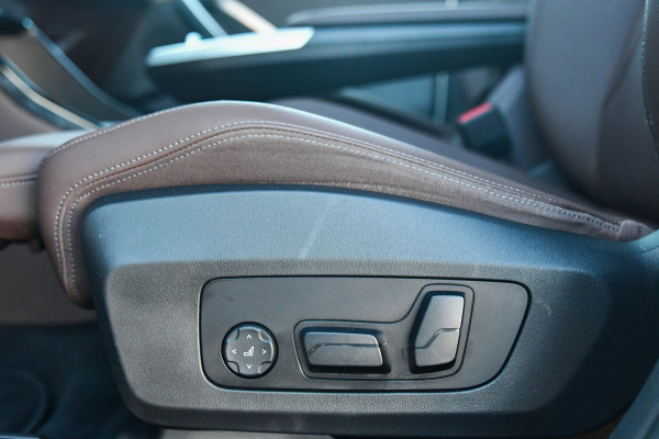 BMW X1 XDrive30e M Sport, Panorama, H.Kardon, Memory, 360, HUD, Ambiente, Trekhaak, Carplay!
