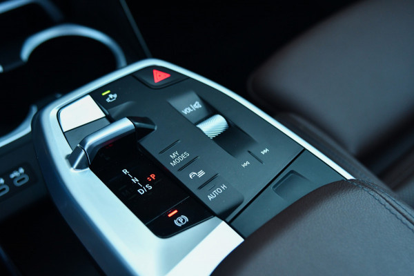 BMW X1 XDrive30e M Sport, Panorama, H.Kardon, Memory, 360, HUD, Ambiente, Trekhaak, Carplay!